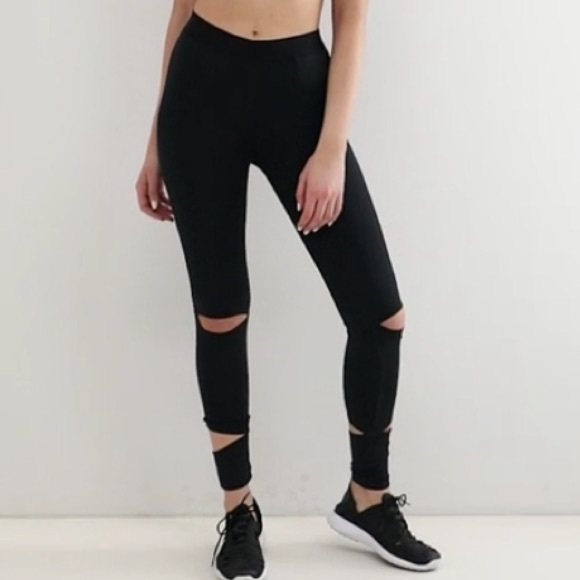 IVY PARK Pants - Ivy Park Active Slashed Leggings In Black IVY PARK Pants - Ivy Park Active Slashed Leggings In Black